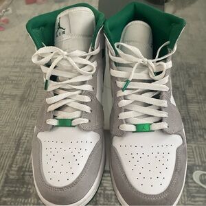Jordan 1 mid se grey pine green used